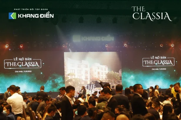 Hình ảnh đông đúc khách hàng tại sự kiện mở bán The Classia