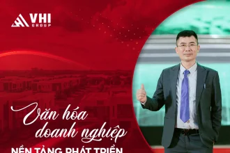 Đội ngũ nhân viên bất động sản đang làm việc trong văn phòng hiện đại