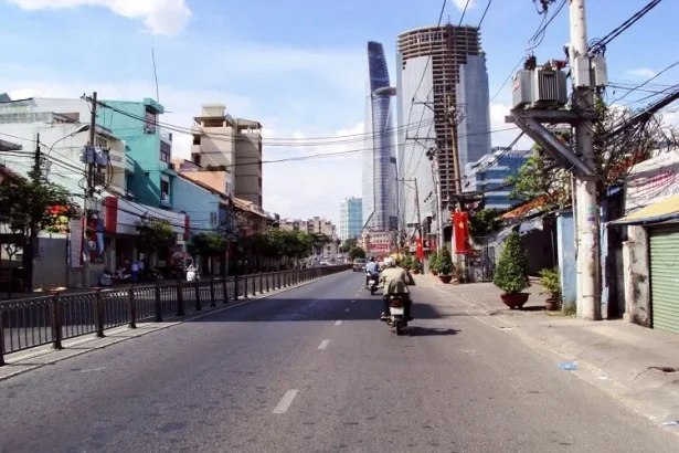 Toàn cảnh đường Nguyễn Tất Thành đoạn qua Quận 4 TP.HCM