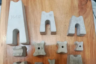 Tường kè bê tông khối lớn dọc bờ biển Cần Giờ hấp thu lực sóng