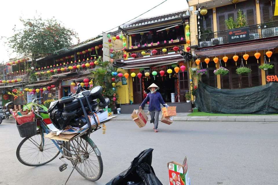 Khu dân cư yên tĩnh buổi sáng sớm
