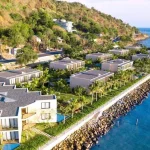 Toàn cảnh khu nghỉ dưỡng ven biển Việt Nam nhìn từ trên cao