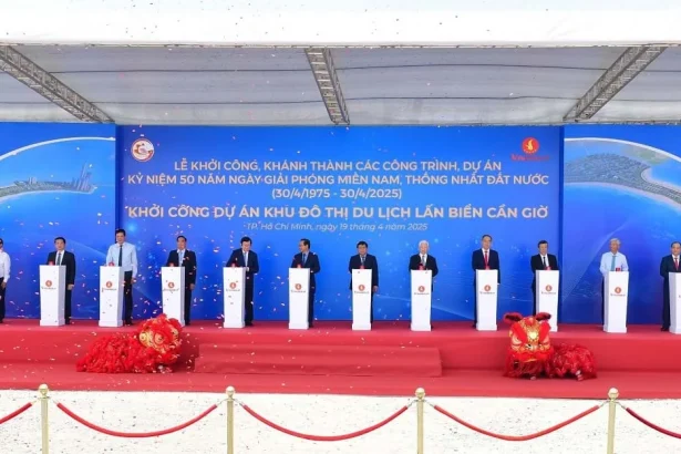 Toàn cảnh lễ ký kết biên bản ghi nhớ giữa chủ đầu tư và các thương hiệu bán lẻ tại Vinhomes Cần Giờ