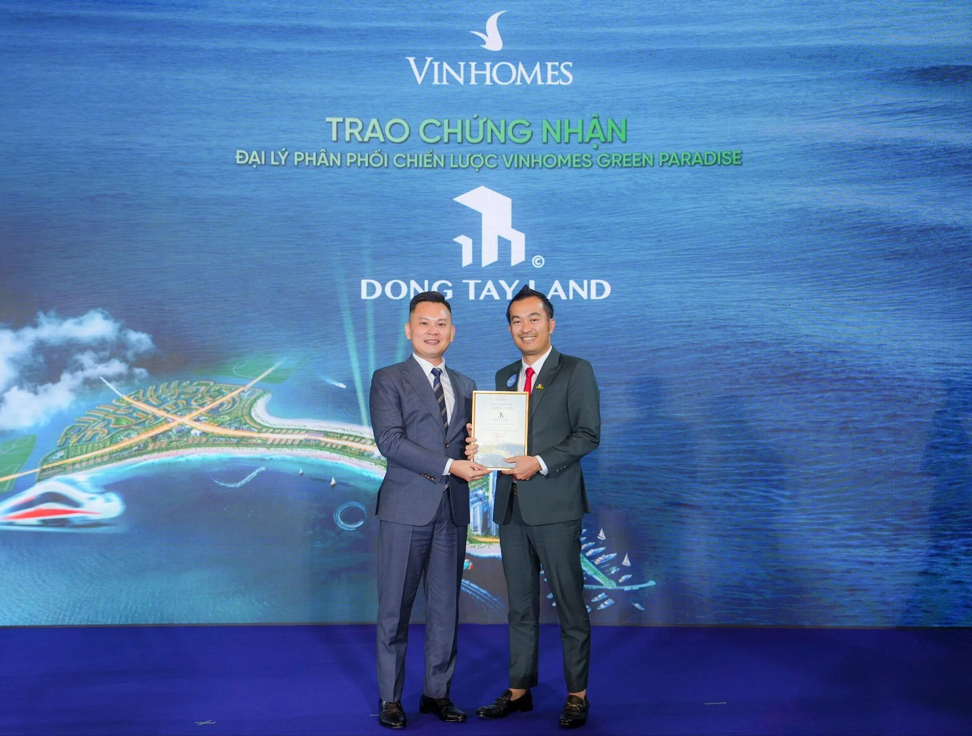 Toàn cảnh lễ xuất quân đại lý phân phối Vinhomes Green Paradise Cần Giờ với đông đảo chuyên viên kinh doanh