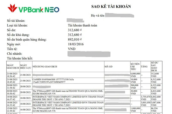 Mẫu sao kê tài khoản vay mua nhà do ngân hàng phát hành trên bàn làm việc