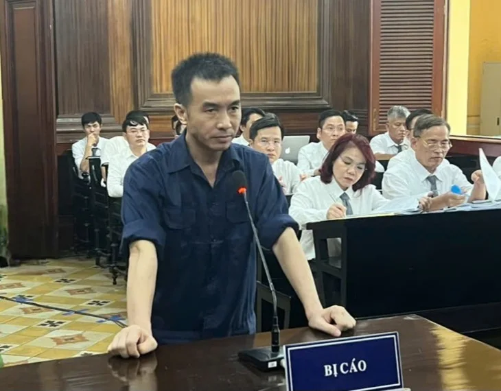 Tàu hút cát công suất lớn hoạt động ngày đêm tại công trường san lấp lấn biển Cần Giờ