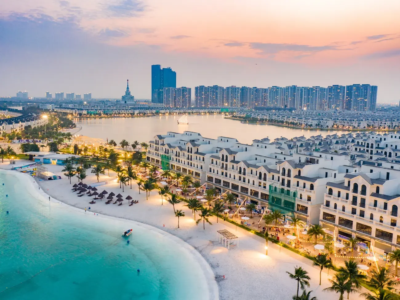 Toàn cảnh biển hồ Paradise Lagoon nhìn từ căn hộ tầng cao
