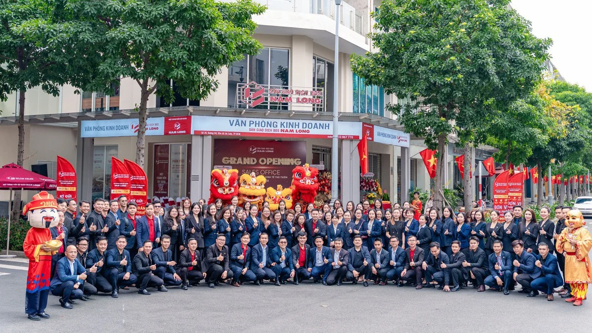 Không gian văn phòng giao dịch của sàn phân phối bất động sản chuyên nghiệp